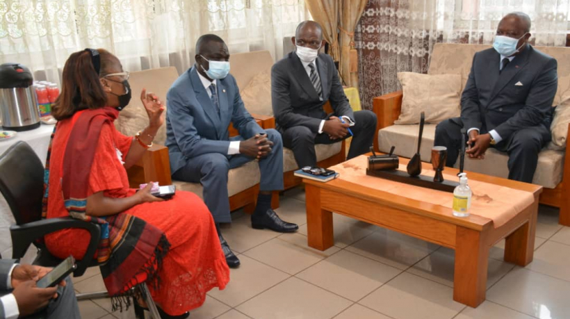 Présentation du CENADI au MINFOPRA lors du bref entretien qui a précedé la visite de l'infrastructure